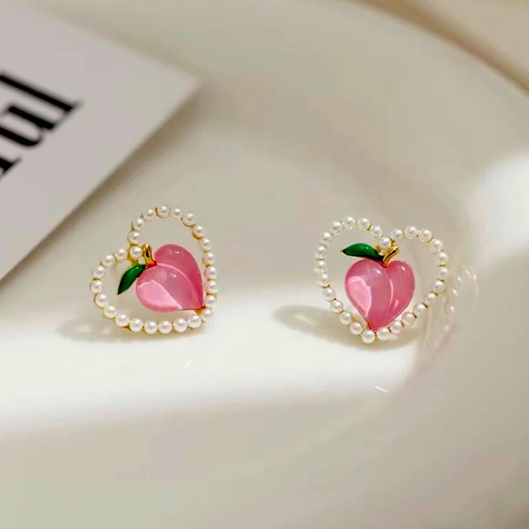 Brand New Heart Shaped Earrings🩷 - Picture 1 of 1